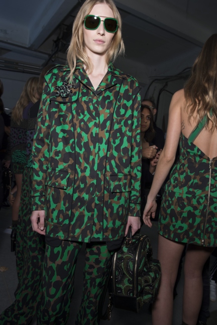versace-milan-fashion-week-spring-summer-2016-backstage-81
