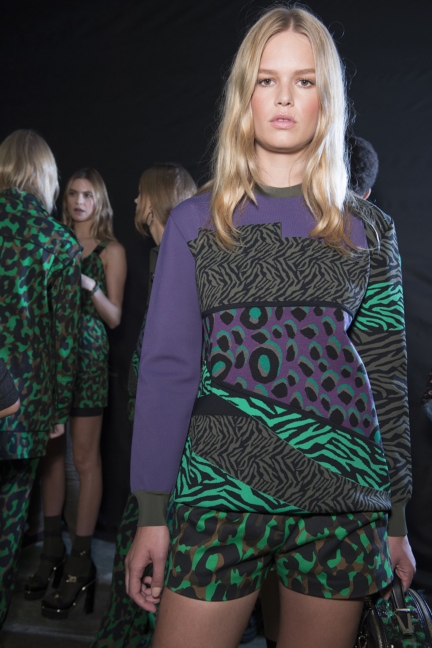 versace-milan-fashion-week-spring-summer-2016-backstage-91