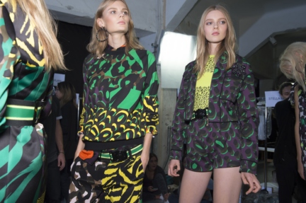 versace-milan-fashion-week-spring-summer-2016-backstage-99
