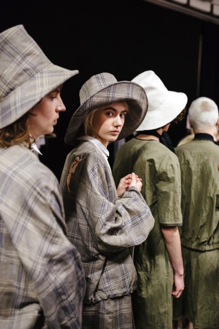 miaoran-milan-mens-ss-17-backstage-17