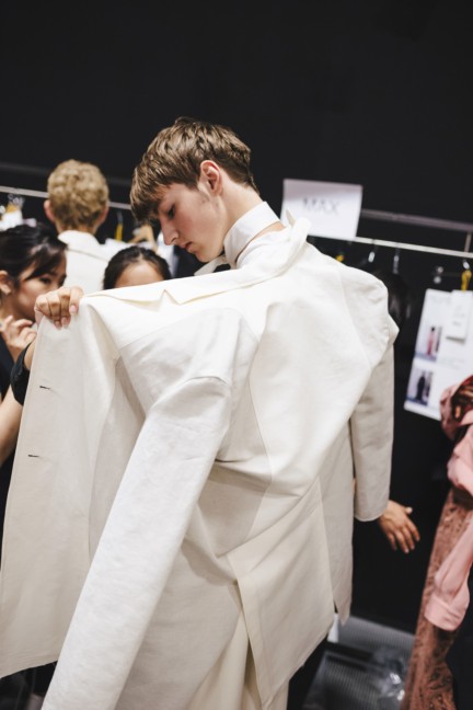 miaoran-milan-mens-ss-17-backstage-5
