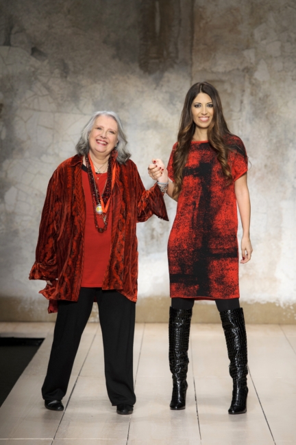 laura-e-lavinia-biagiotti-finale-di-sfilata-ai-17-18