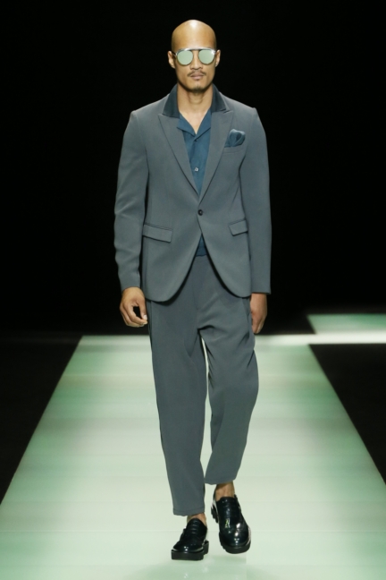 04_ptb_eawear_ss2016m_da06hku-tif_20x30