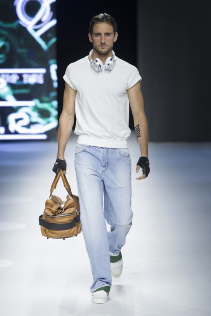dirk-bikkembergs-milan-mens-spring-summer-2015-24
