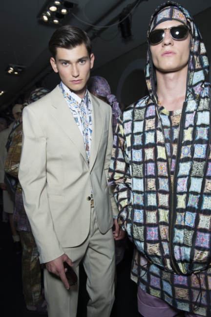 ss16-versacebackstage-003