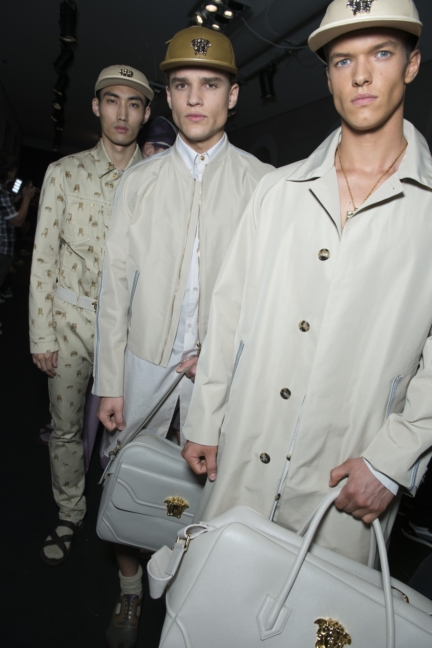 ss16-versacebackstage-008