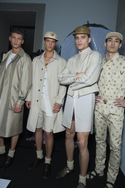 ss16-versacebackstage-017