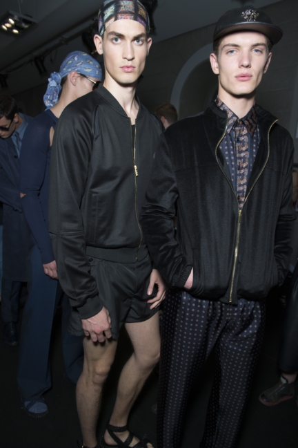 ss16-versacebackstage-115
