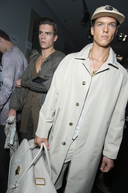 ss16-versacebackstage-137