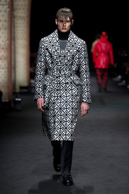 versace_men_fw17_-24