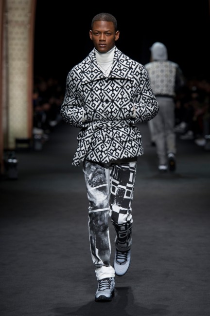 versace_men_fw17_-26
