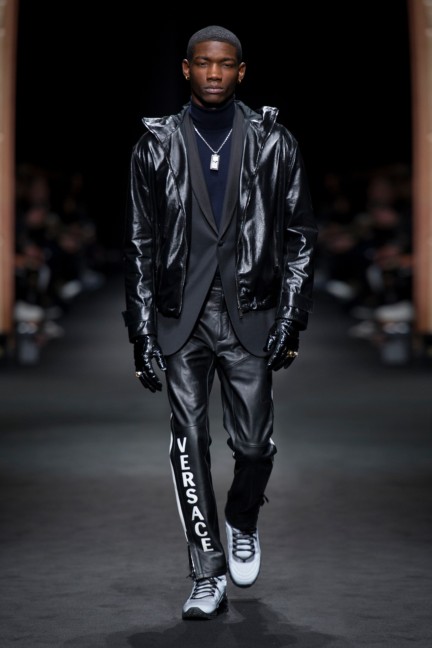 versace_men_fw17_-38
