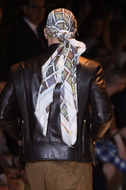 versace-milan-mens-spring-summer-2016-details-12