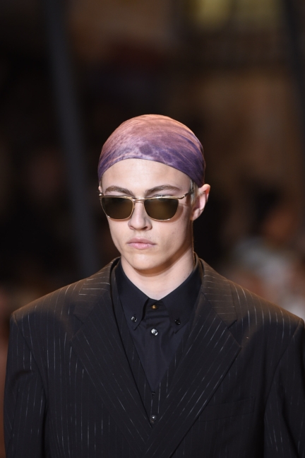 versace-milan-mens-spring-summer-2016-details-2