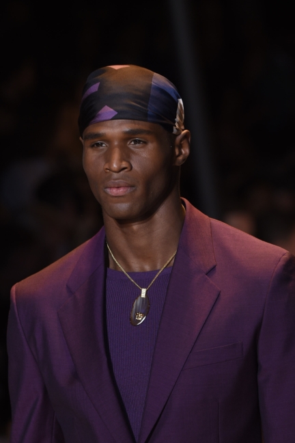 versace-milan-mens-spring-summer-2016-details-24