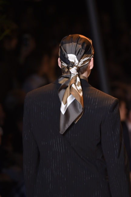 versace-milan-mens-spring-summer-2016-details-5