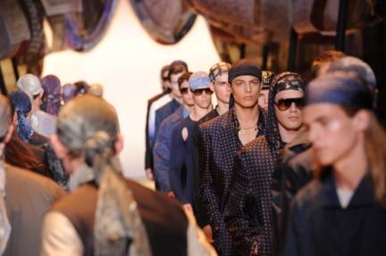 versace-milan-mens-spring-summer-2016-finale-6