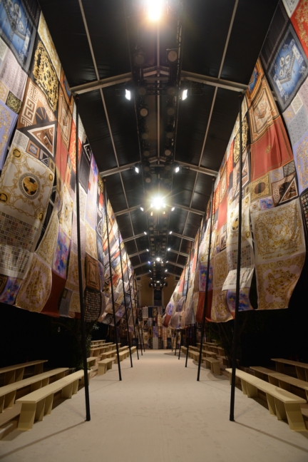 versace-milan-mens-spring-summer-2016-venue-2
