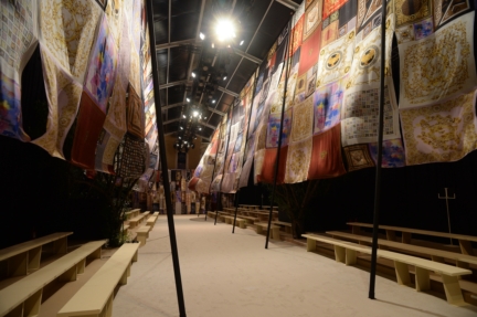 versace-milan-mens-spring-summer-2016-venue-4