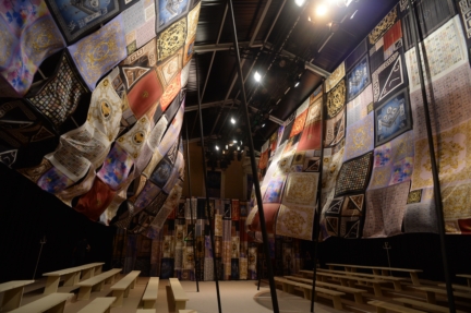 versace-milan-mens-spring-summer-2016-venue-7