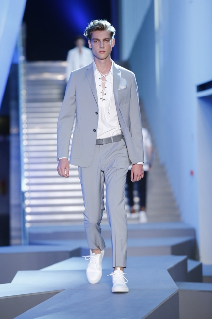 look_0002