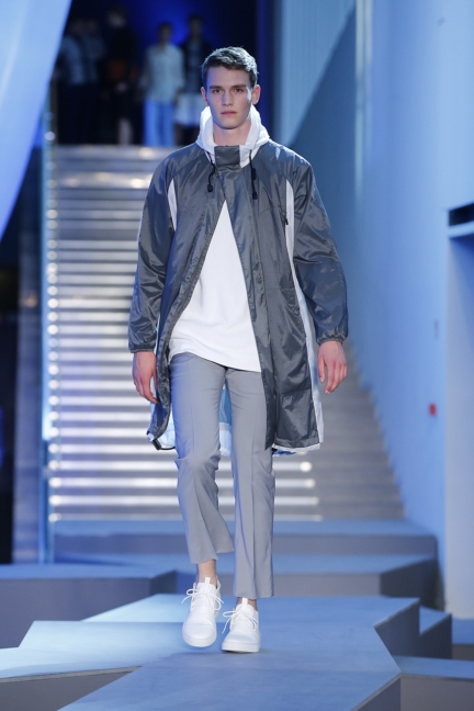 look_0005