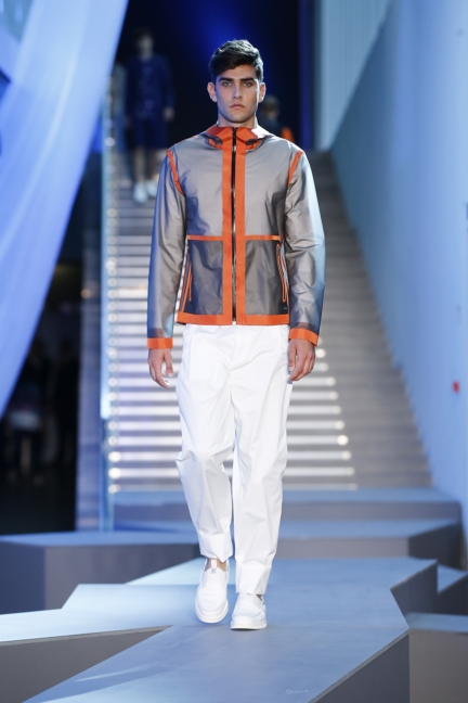 look_0008