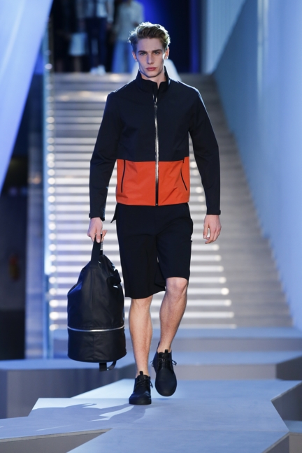 look_0010