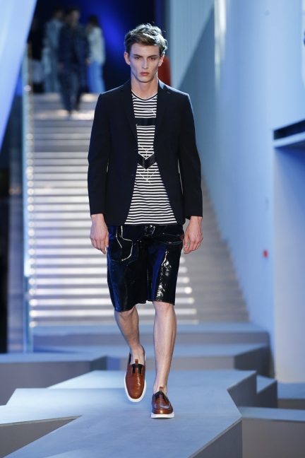 look_0017