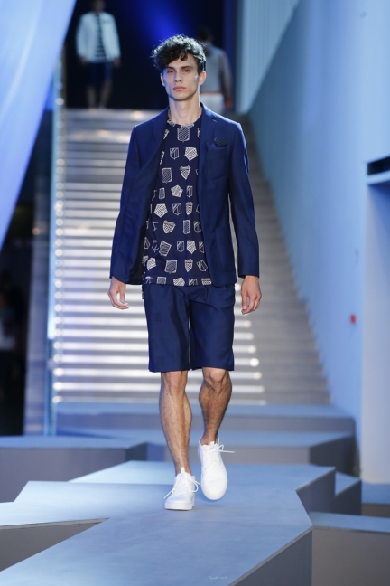 look_0021