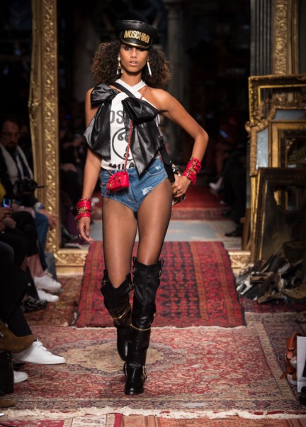 moschino-milan-fashion-week-aw-16-32