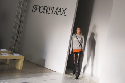 aw17sportmaxsweatshirt-001