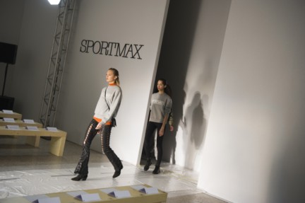 aw17sportmaxsweatshirt-002