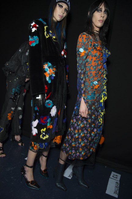 aw17-versacefashion-154