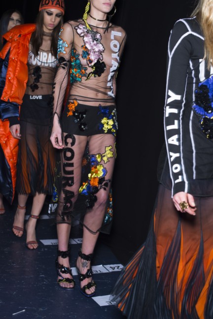 aw17-versacefashion-245