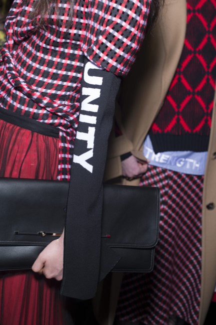 aw17-versacefashiondetail-023