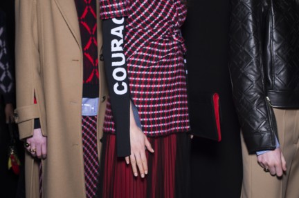 aw17-versacefashiondetail-031