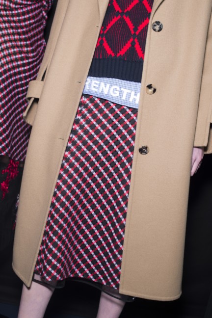 aw17-versacefashiondetail-039