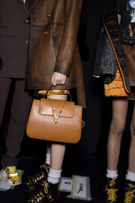 aw19b1-versace-013