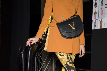 aw19b1-versace-110