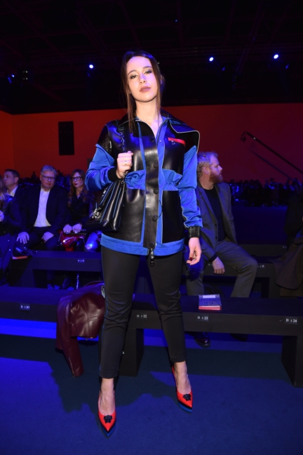 versace_fw17_aurora-ramazzotti
