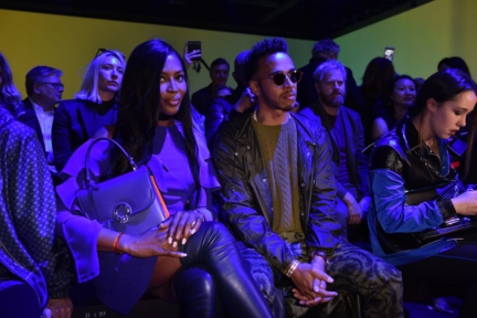 versace_fw17_naomi-campbell-lewis-hamilton