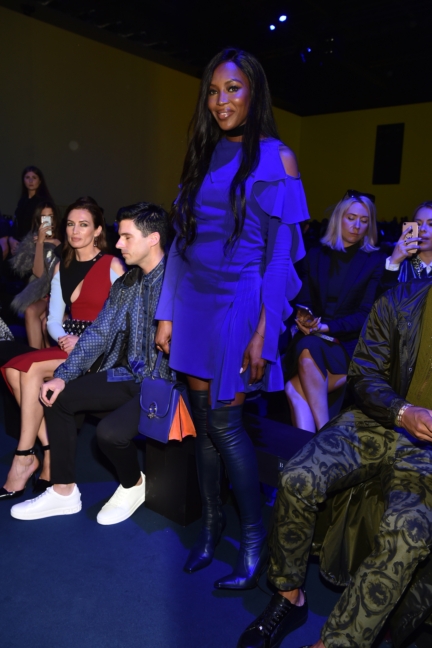 versace_fw17_naomi-campbell