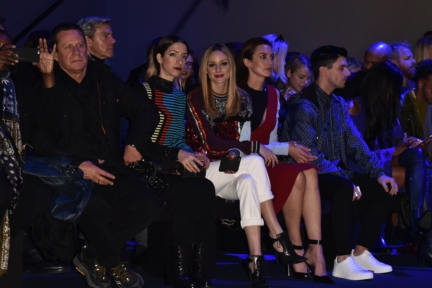 versace_fw17_olivia-palermo-nieves-alvarez-geordon-nicol