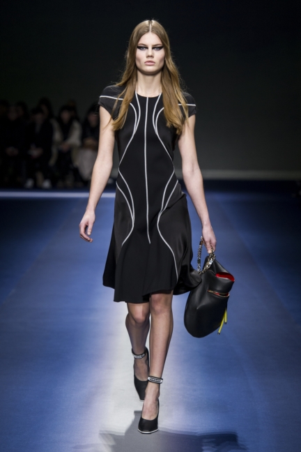 versace_women_fw17-13