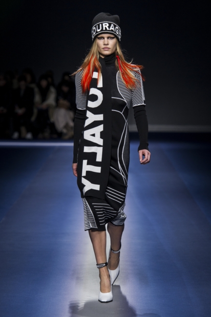versace_women_fw17-15