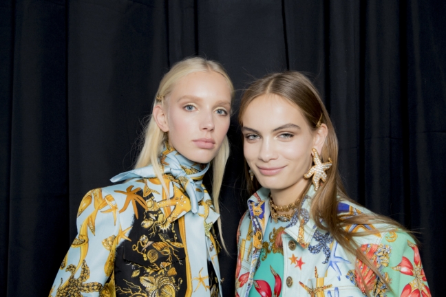 versace_women_ss18_backstage_kevin-tachman-13