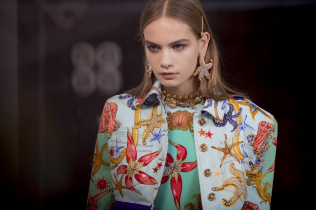 versace_women_ss18_backstage_kevin-tachman-52