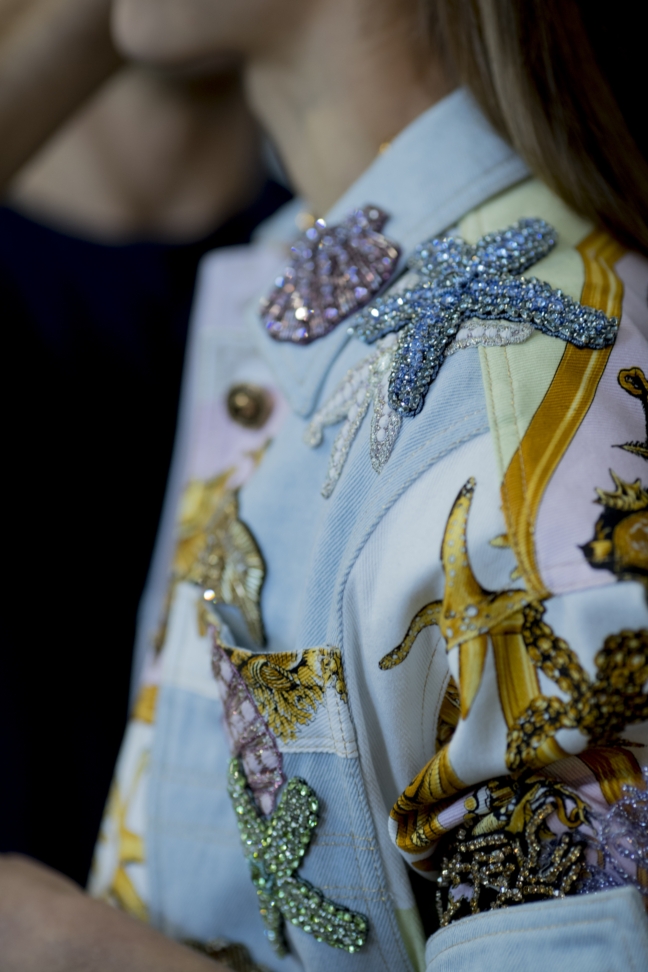 versace_women_ss18_backstage_kevin-tachman-55