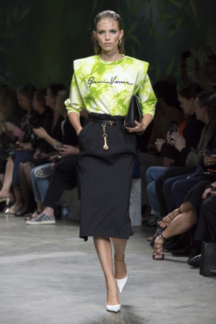 versace-ss20_look-24